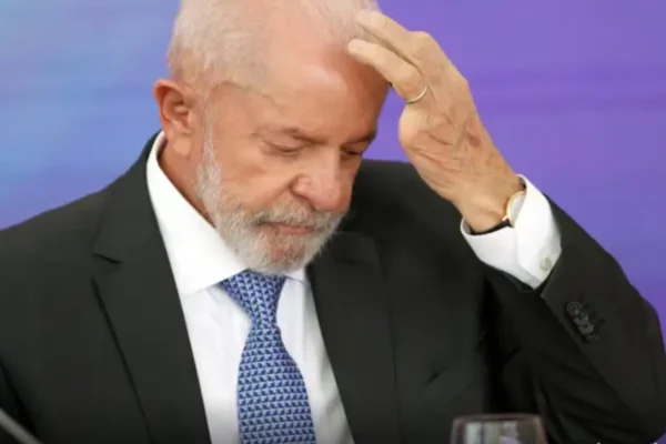 Kim Kataguiri Protocola Pedido de Impeachment contra Lula por S... Ver mais